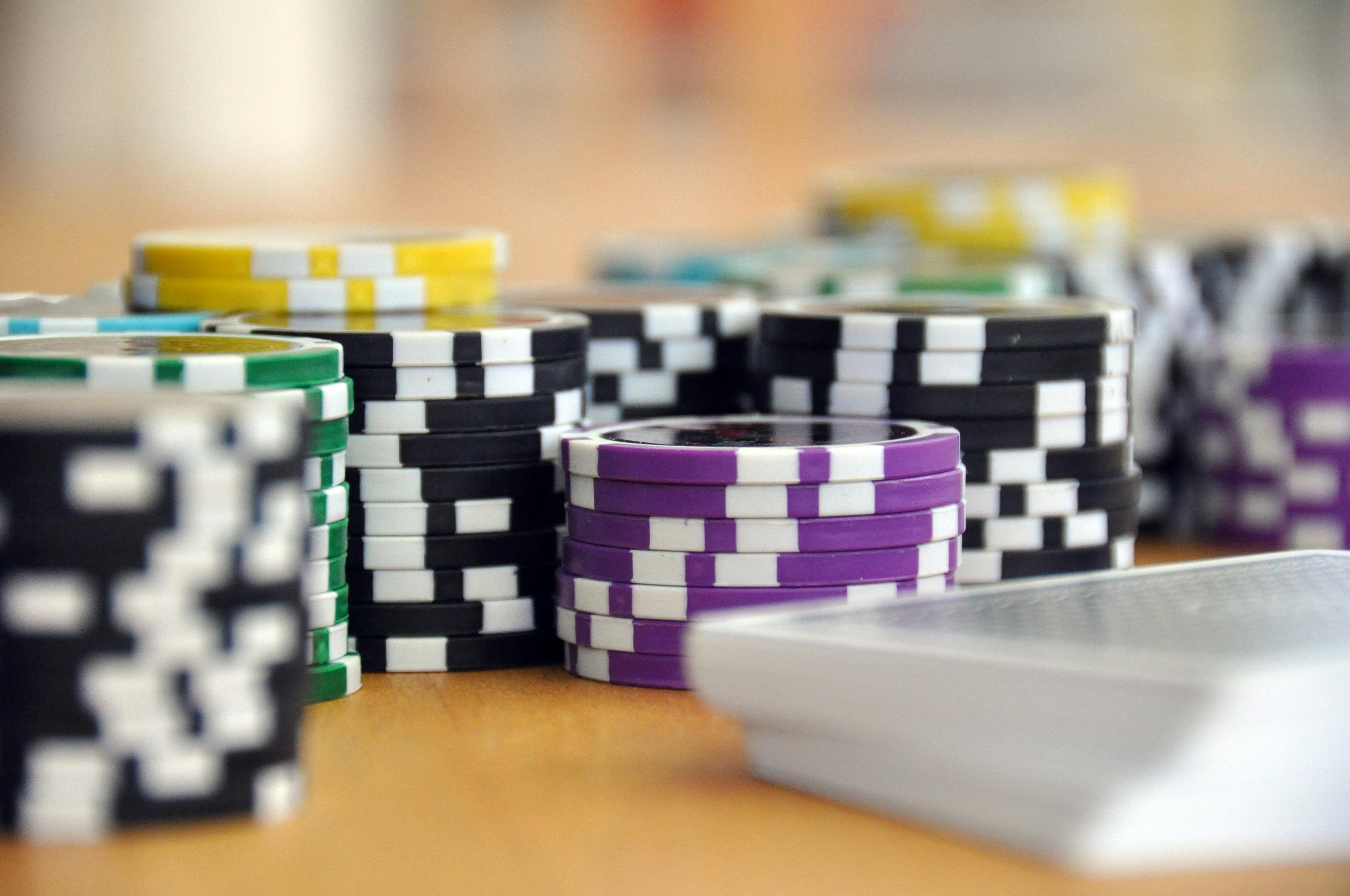Lightning Dice live table broadcast with three certified dice and outcome display